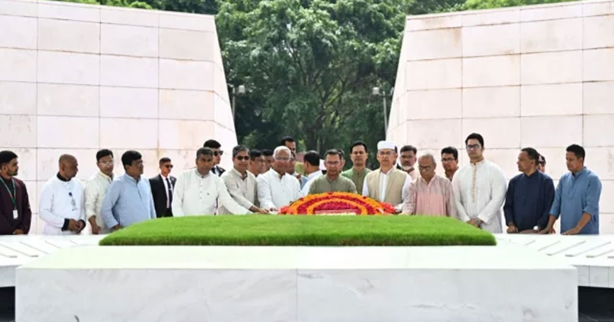 জিয়াউর রহমানের সমাধিতে শ্রদ্ধা জানালেন প্রধানমন্ত্রী