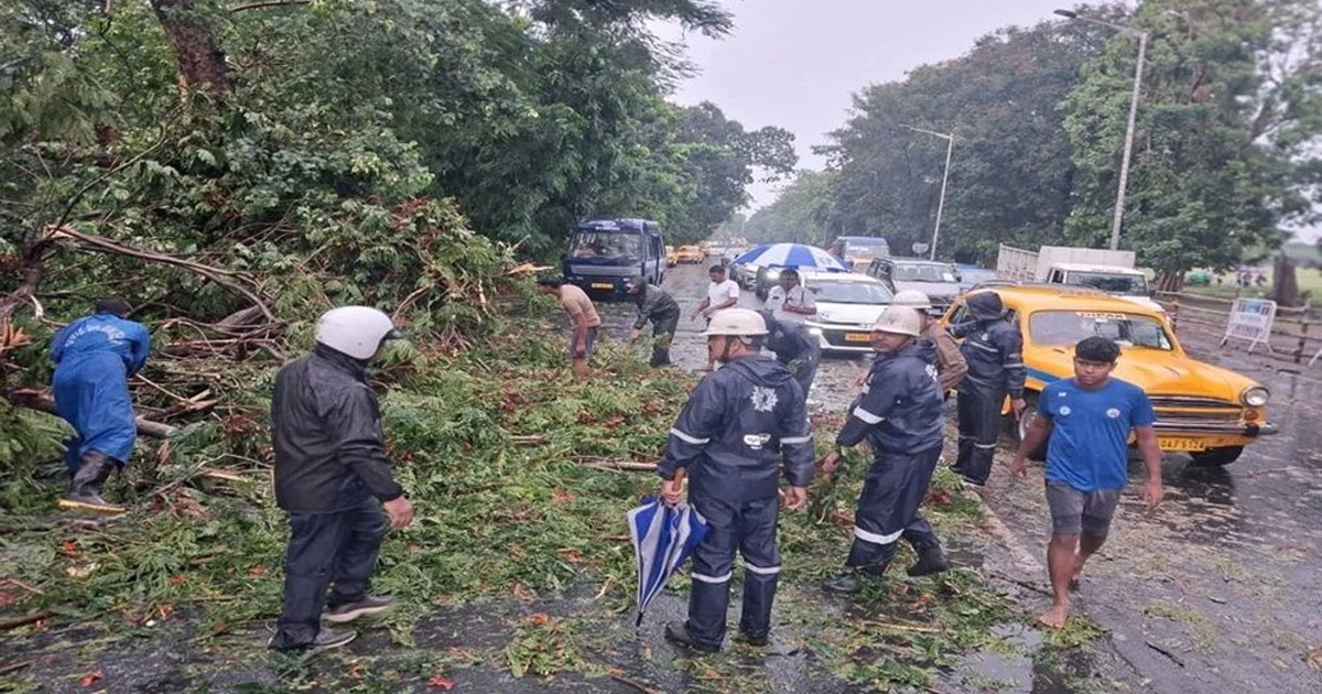 কালবৈশাখীর তাণ্ডবে পশ্চিমবঙ্গ লণ্ডভণ্ড, নিহত ৮