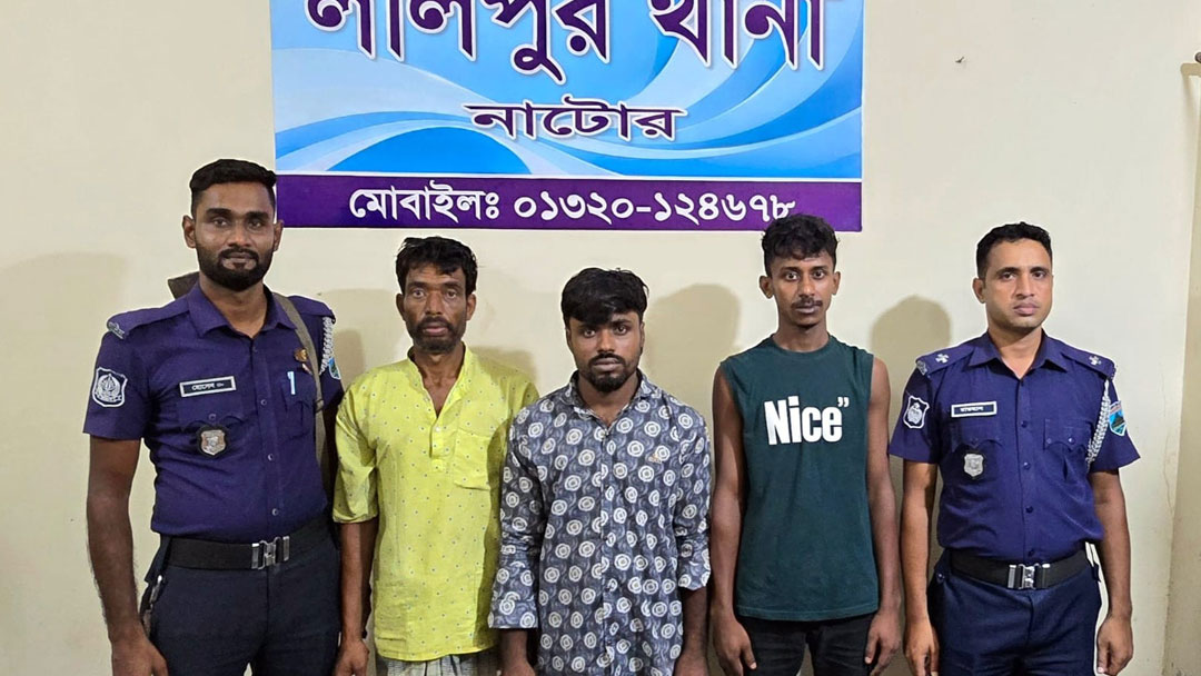 নাটোরের লালপুরে ইয়াবাসহ প্রতারণা চক্রের ৩ সদস্য আটক