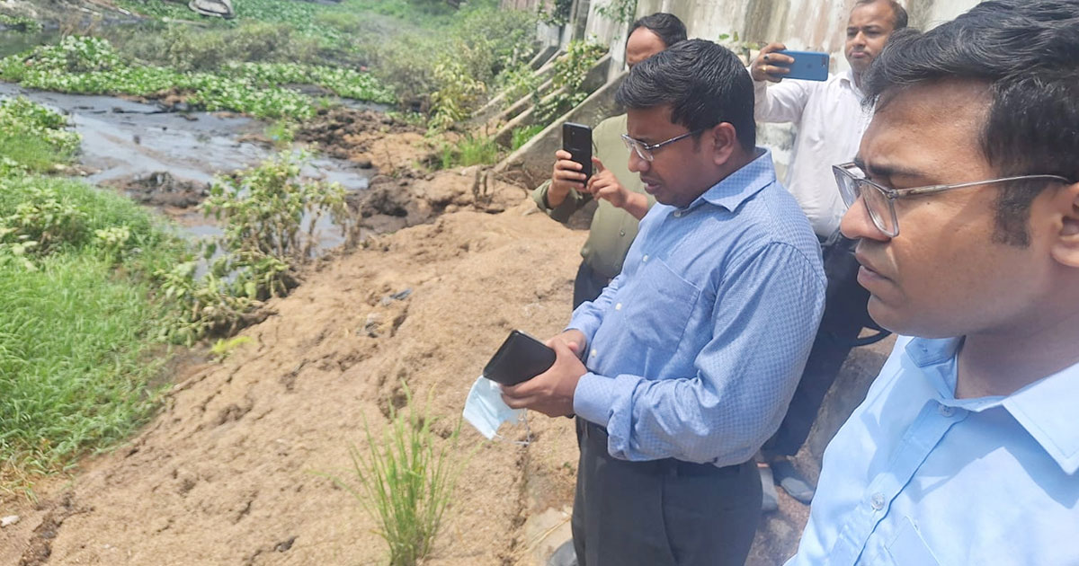 চাঁদপুরে খাল দূষণ ও ভরাট করায় মিল মালিকের জরিমানা