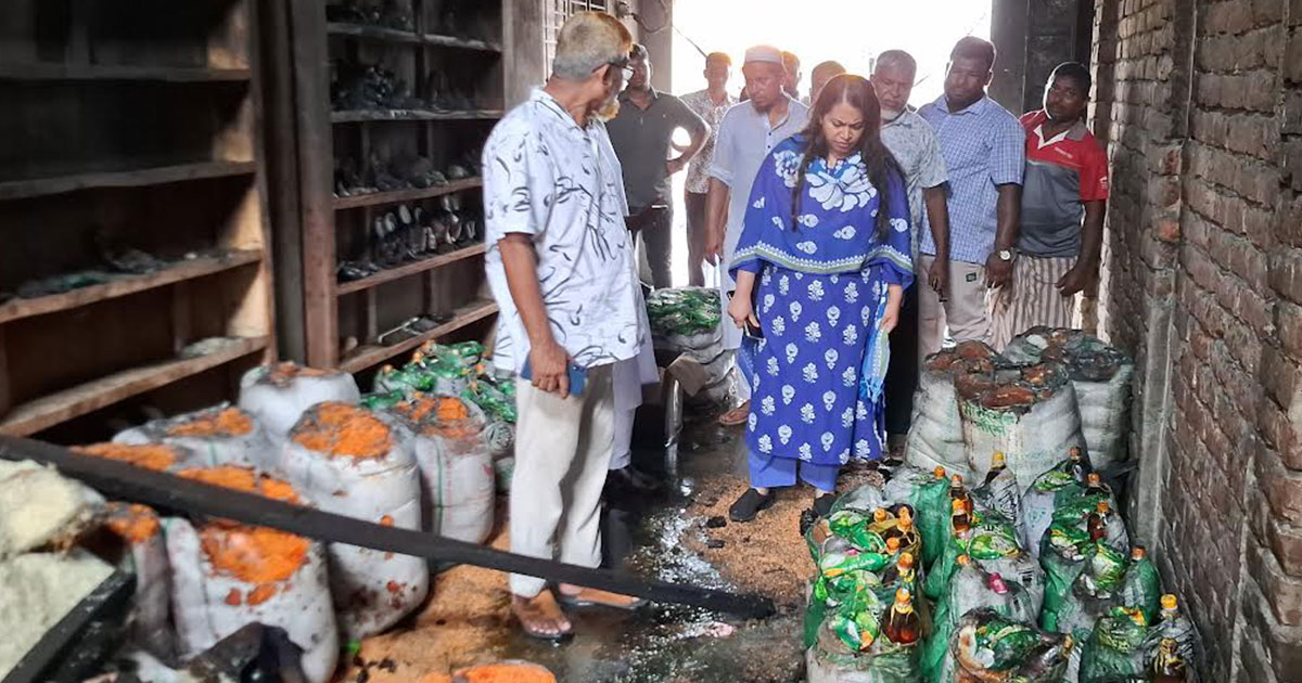 আগুনে পুড়ল গোডাউনে রাখা টিসিবির ১০ লাখ টাকার পণ্য
