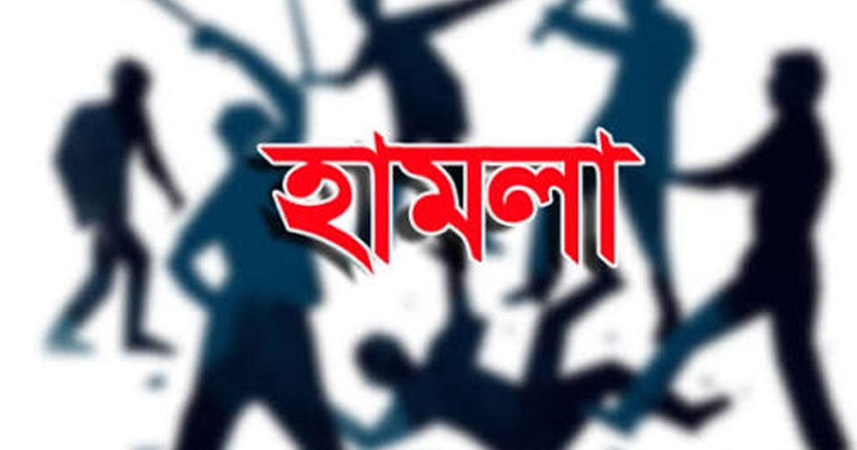 মাদক কারবারি আখ্যা দিয়ে কাঁচামাল ব্যবসায়ীর বাড়িতে হামলা
