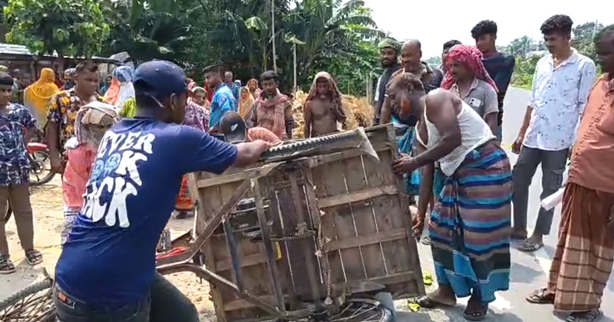 গাংনীতে কাভার্ড ভ্যানের ধাক্কায় পাখি ভ্যানের ৭ যাত্রী আহত