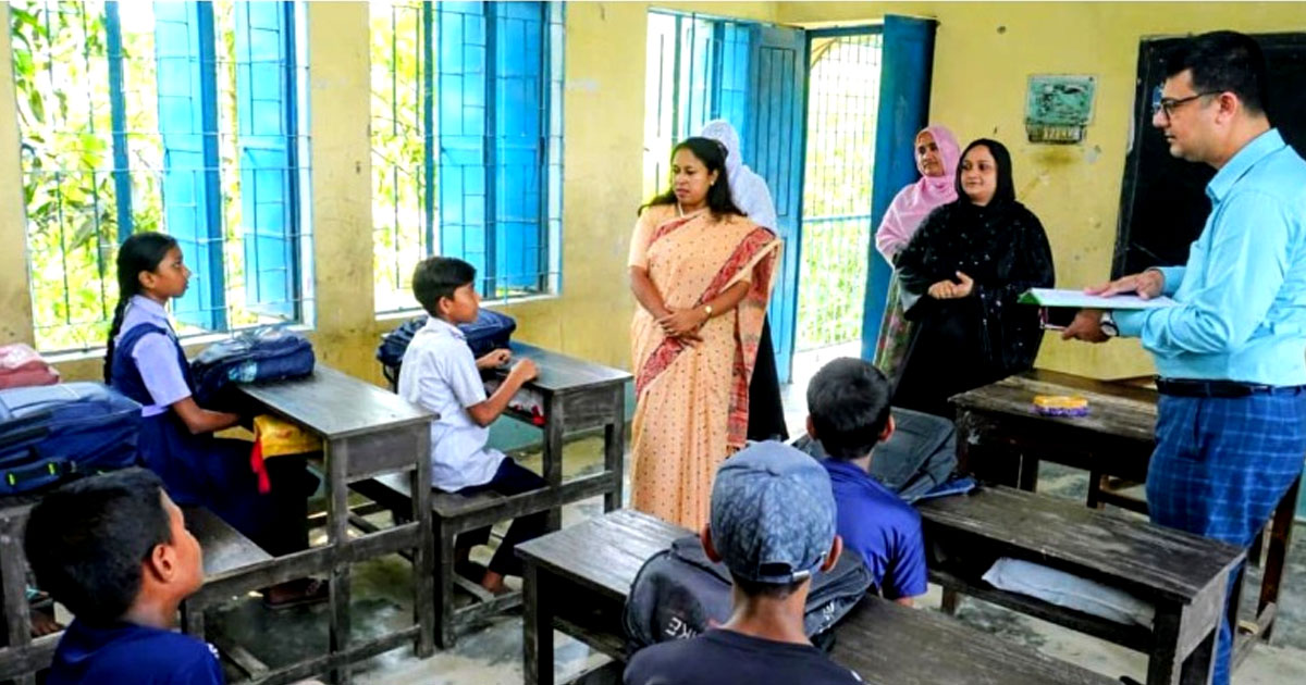 শেরপুরে সরকারি প্রাথমিক বিদ্যালয় পরিদর্শন করলেন জেলা প্রশাসক