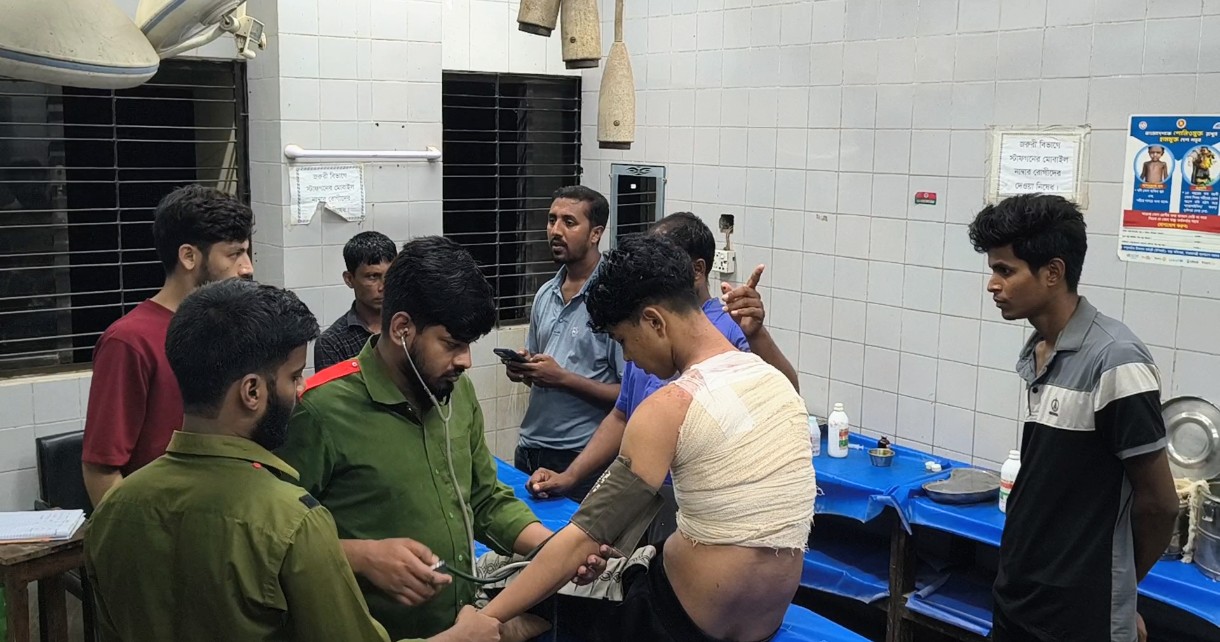 দল ছাড়ায় কিশোর গ্যাংয়ের নৃশংসতা: মেহেরপুরে কিশোরকে কুপিয়ে জখম