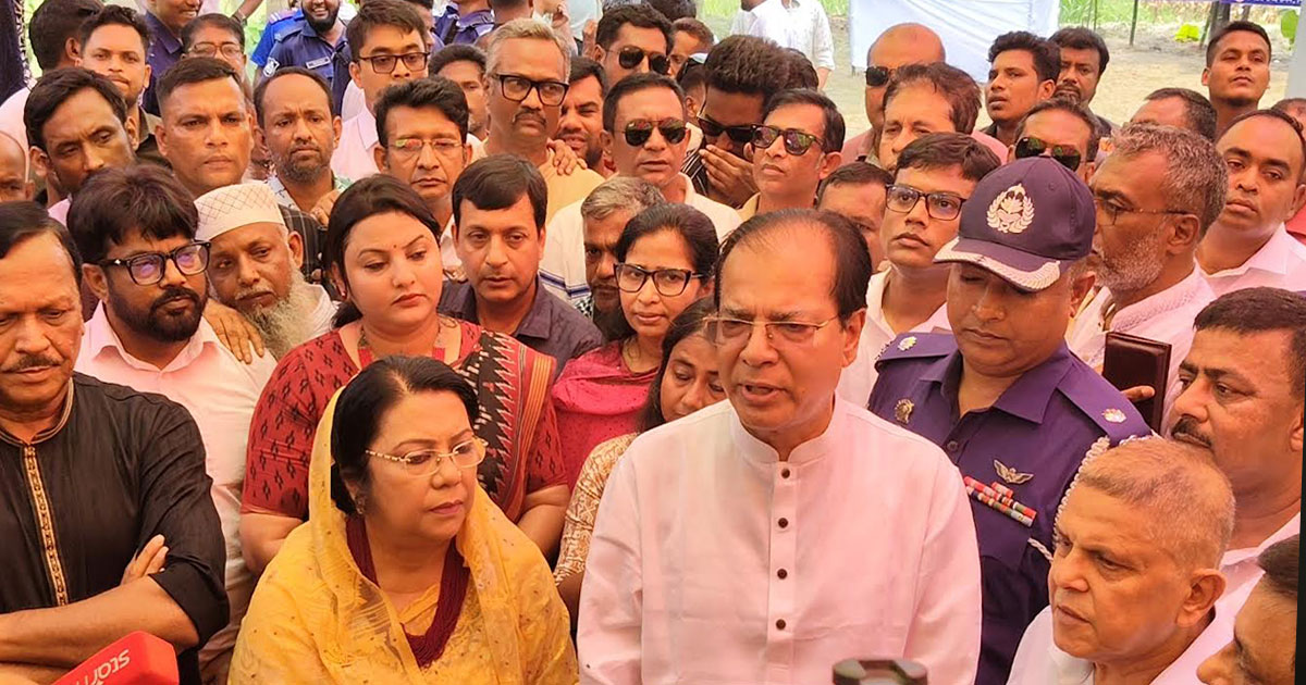 মানিকগঞ্জে উন্নয়ন প্রকল্প পরিদর্শনে দুই মন্ত্রী