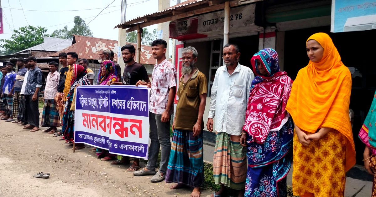 গাইবান্ধায় বাড়িতে হামলার অভিযোগে নারীর সংবাদ সম্মেলন