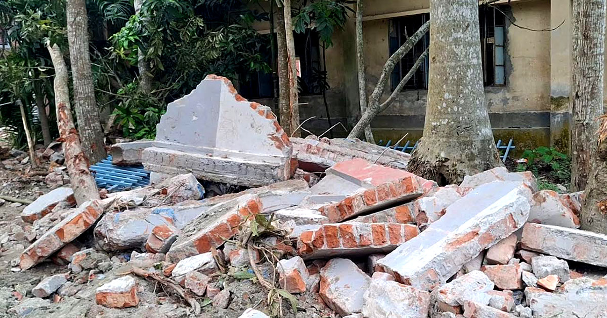 শিরোনাম: চাঁদপুরে সীমানা প্রাচীর ভাঙায় অরক্ষিত শিক্ষাপ্রতিষ্ঠান