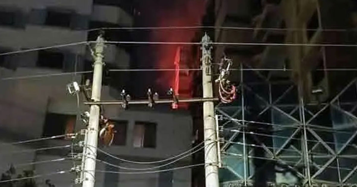 কাঁটাবনের ১৪তলা ভবনে আগুন