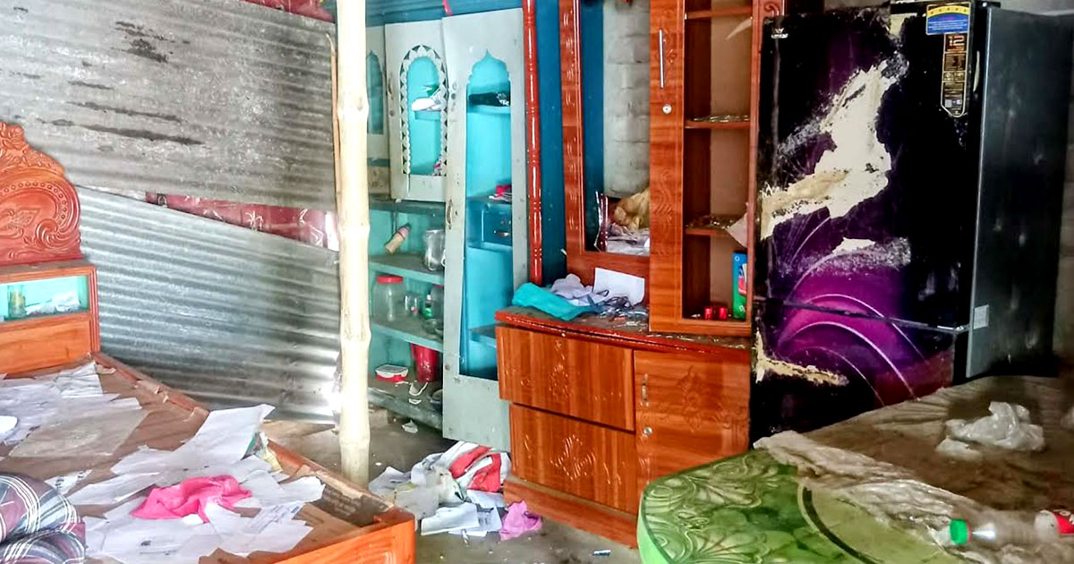 মাগুরার শ্রীপুরে প্রতিপক্ষের হামলায় ২০টি বাড়িঘরে ভাঙচুর ও লুটপাট