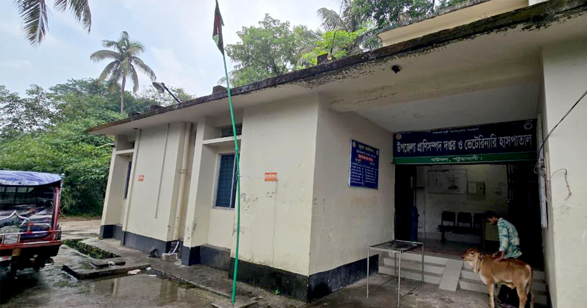 ওষুধ বাইরে থেকে কিনতে বাধ্য করা হয়, চলছে অতিরিক্ত ফি আদায়