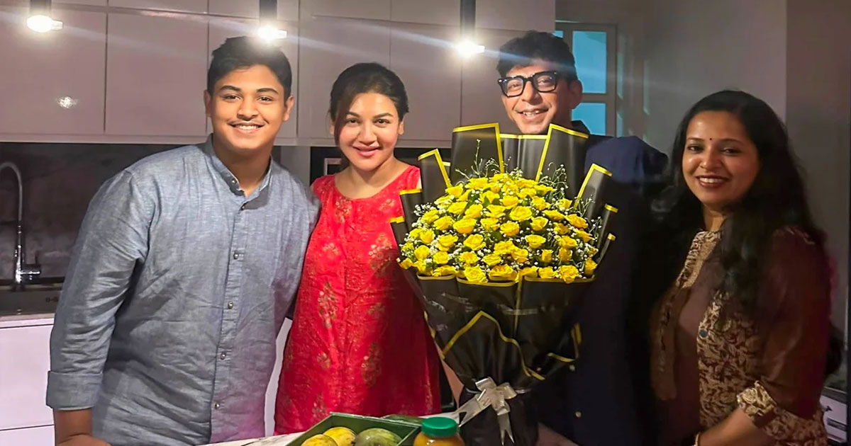 জয়ার জন্মদিনে চঞ্চল বললেন, ‘তুমি আমাদের গর্ব’