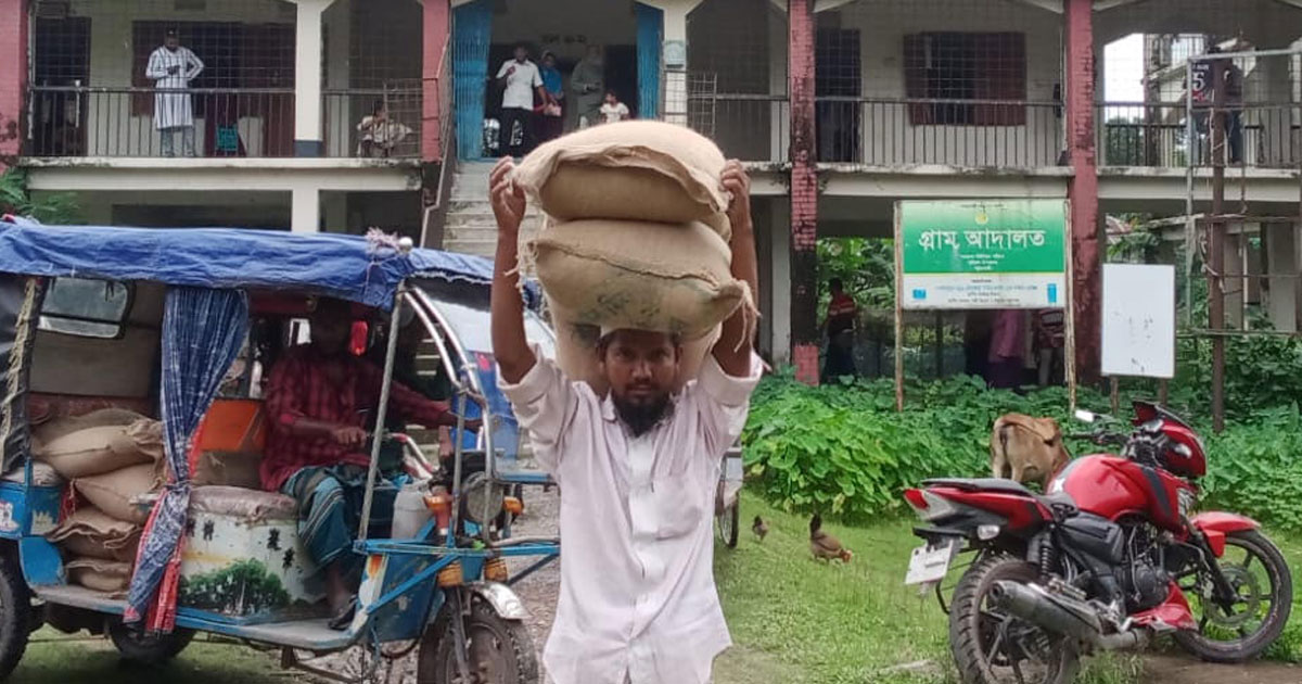 বাউফলের নওমালায় ভিডব্লিউবির চাল পেয়ে স্বস্তিতে ১৭৯ পরিবার