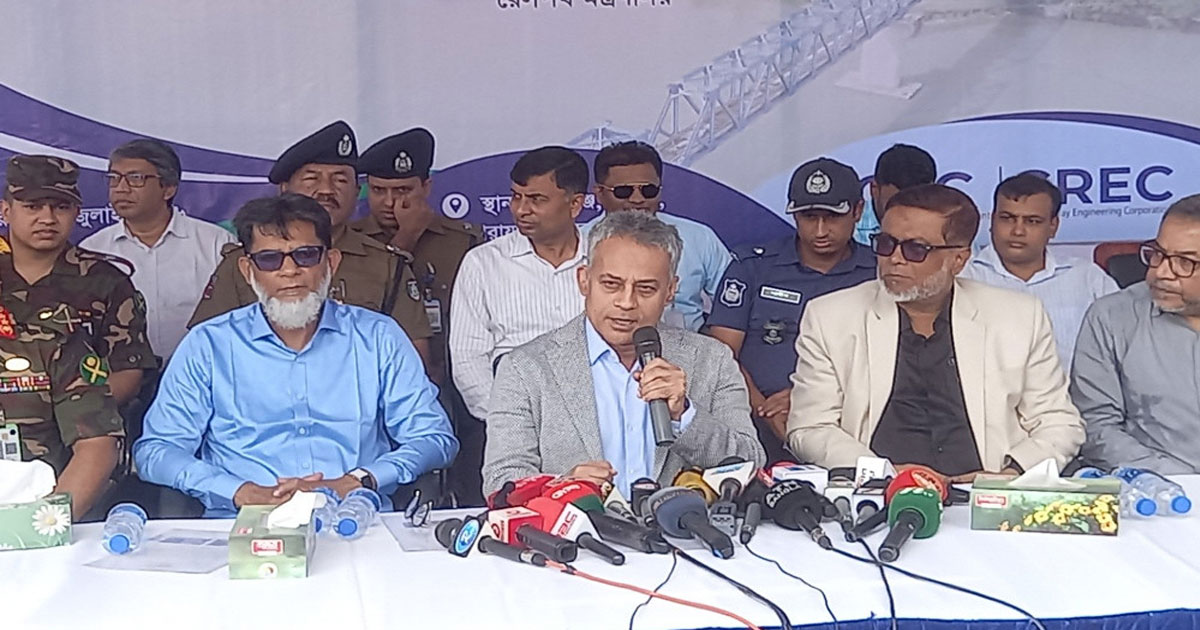 পদ্মা রেল সেতুর নিচে মাটি অপসারণ প্রকল্পেরই অংশ, ঝুঁকি নেই : সেতুমন্ত্রী