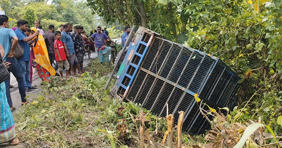 রাজবাড়ীতে পিকআপ-মোটরসাইকেলের মুখোমুখি সংঘর্ষে নিহত ১