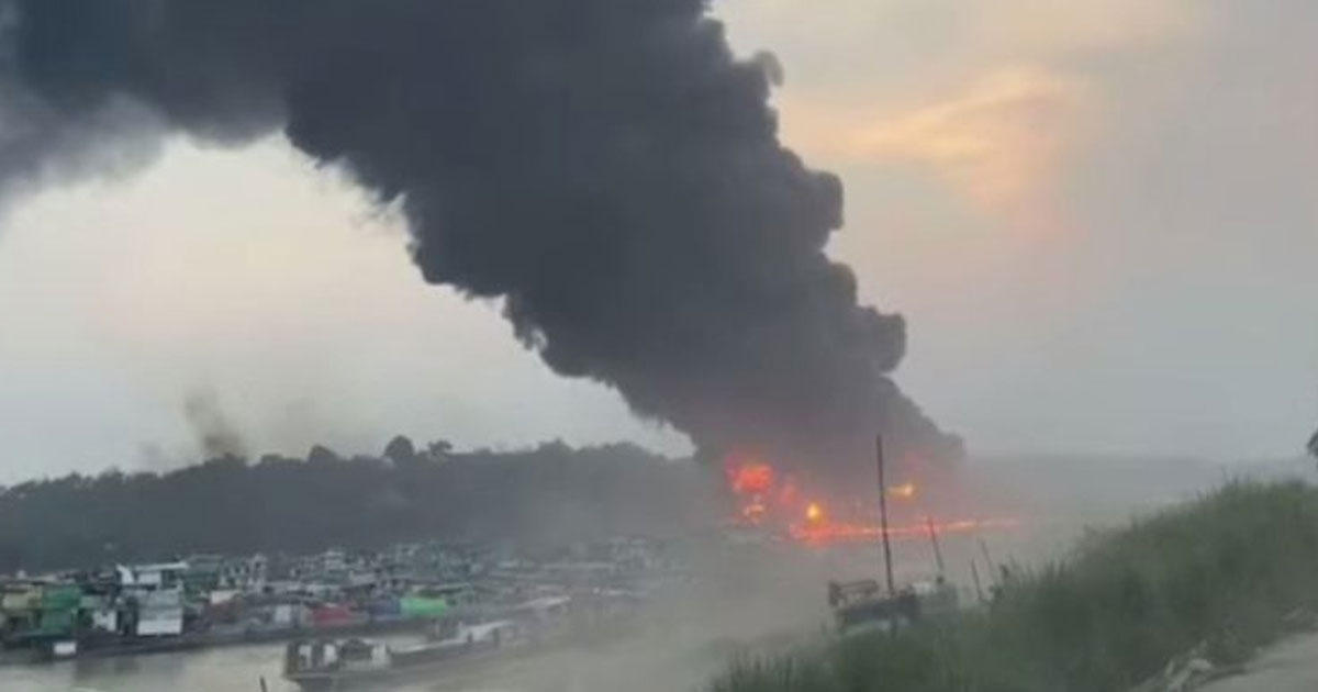 রাখাইনে দফায় দফায় বোমা বিস্ফোরণ, কাঁপছে টেকনাফ