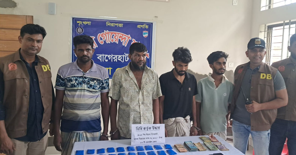 ৪০১৫ পিস ইয়াবাসহ ২৬ মামলার আসামি মাদক সম্রাট মনিরসহ গ্রেপ্তার ৪