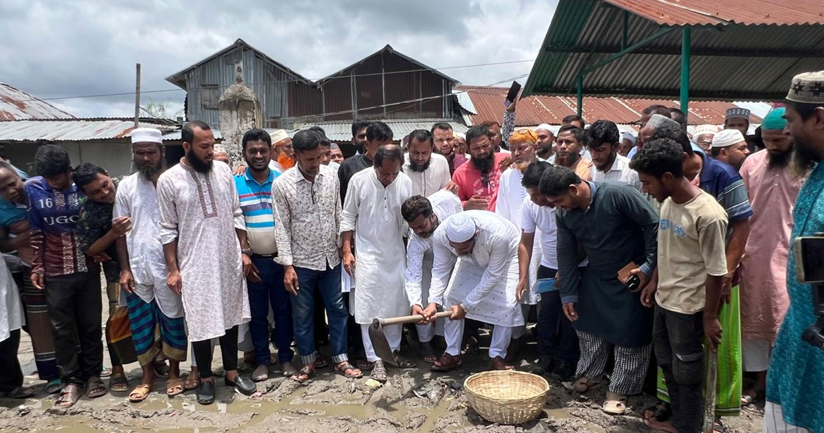 বাউফলে সড়ক সংস্কার উদ্বোধন ও নদীভাঙন এলাকা পরিদর্শন করলেন এমপি মাসুদ