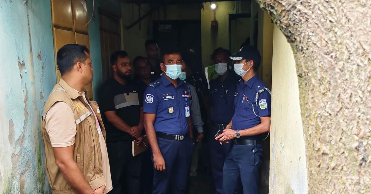 মায়ের ধর্ষণকারীকে গলা কেটে হত্যা করলো সন্তানেরা