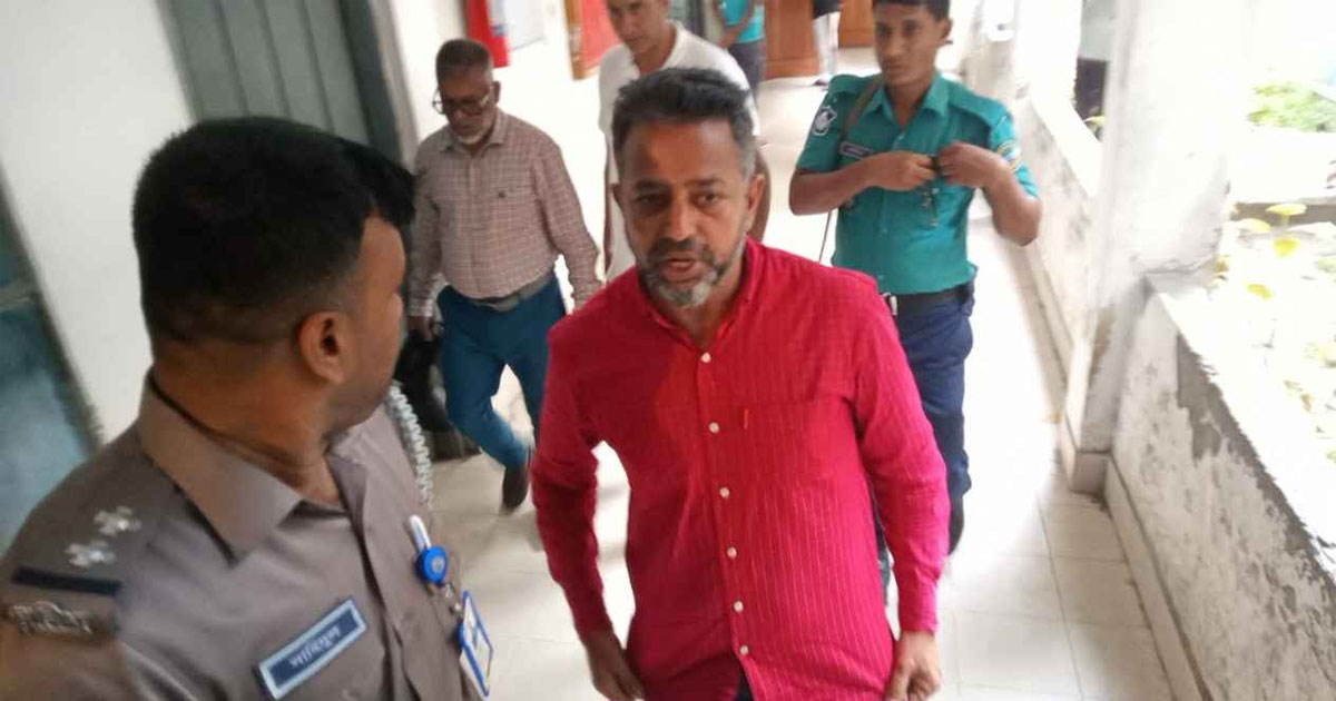 অণ্ডকোষ চেপে চেকে সই করিয়ে নেওয়া সেই লিটু আটক