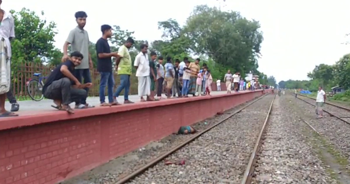 ট্রেনে কাটা পড়ে অজ্ঞাত ব্যক্তির মৃত্যু