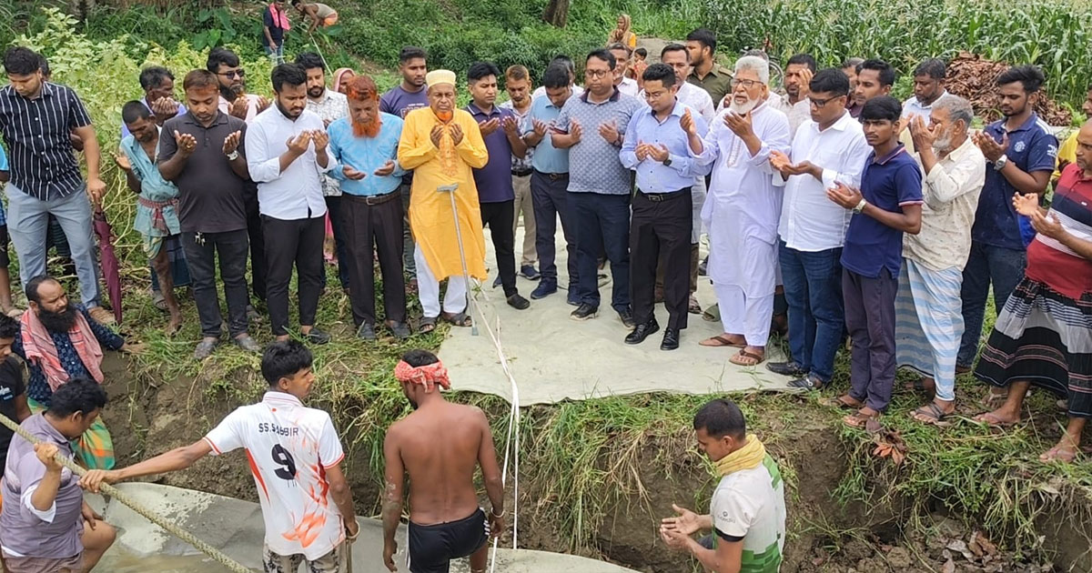 সাটুরিয়ায় নদী ভাঙ্গন রোধে ফেলা হলো জিও ব্যাগ