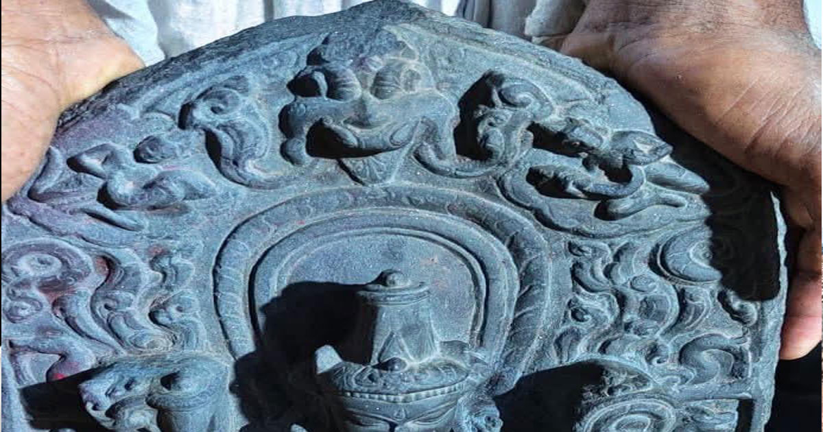 বগুড়ায় কষ্টিপাথরের বিষ্ণু মূর্তি উদ্ধার