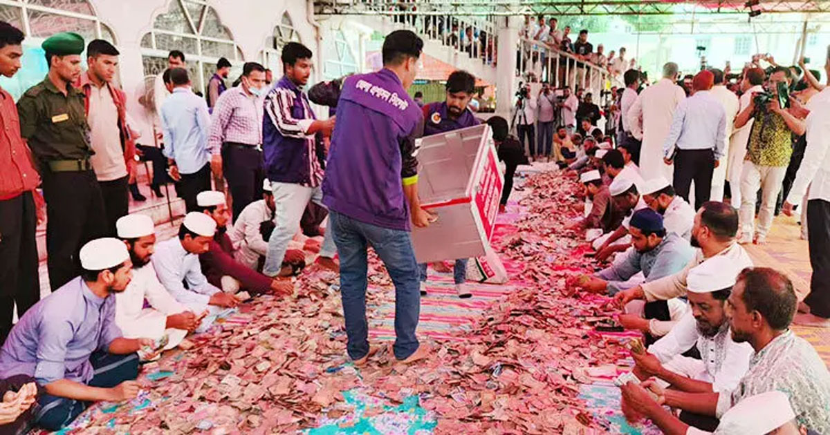 শাহজালালের মাজারে চলছে দানবাক্সের টাকা গণনা