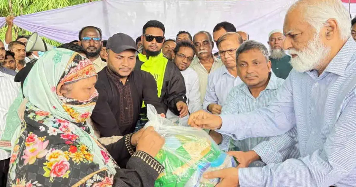 দুর্যোগের শুরু থেকেই চট্টগ্রামের মানুষের পাশে প্রধানমন্ত্রী: ত্রাণ প্রতিমন্ত্রী