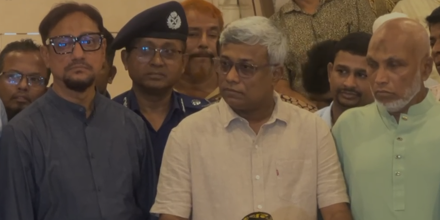 দেওয়ানবাজারে ঝুঁকিপূর্ণ ভবন পরিদর্শন, দ্রুত অপসারণের নির্দেশ মেয়রের