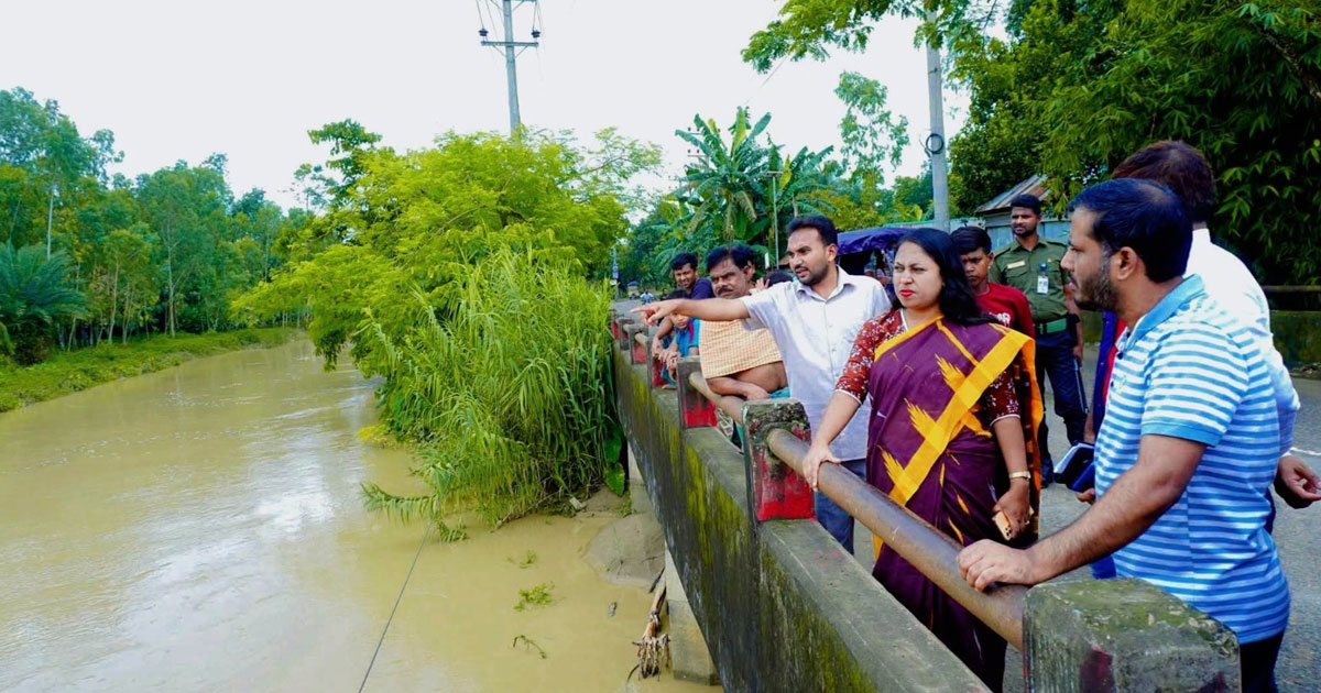 শেরপুরে নদীভাঙন এলাকা পরিদর্শনে ডিসি