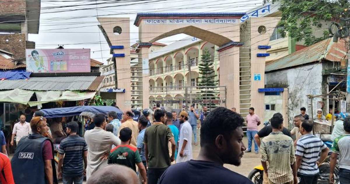 পরীক্ষায় নকলের সুযোগ না পেয়ে কেন্দ্রে হামলা-ভাঙচুর