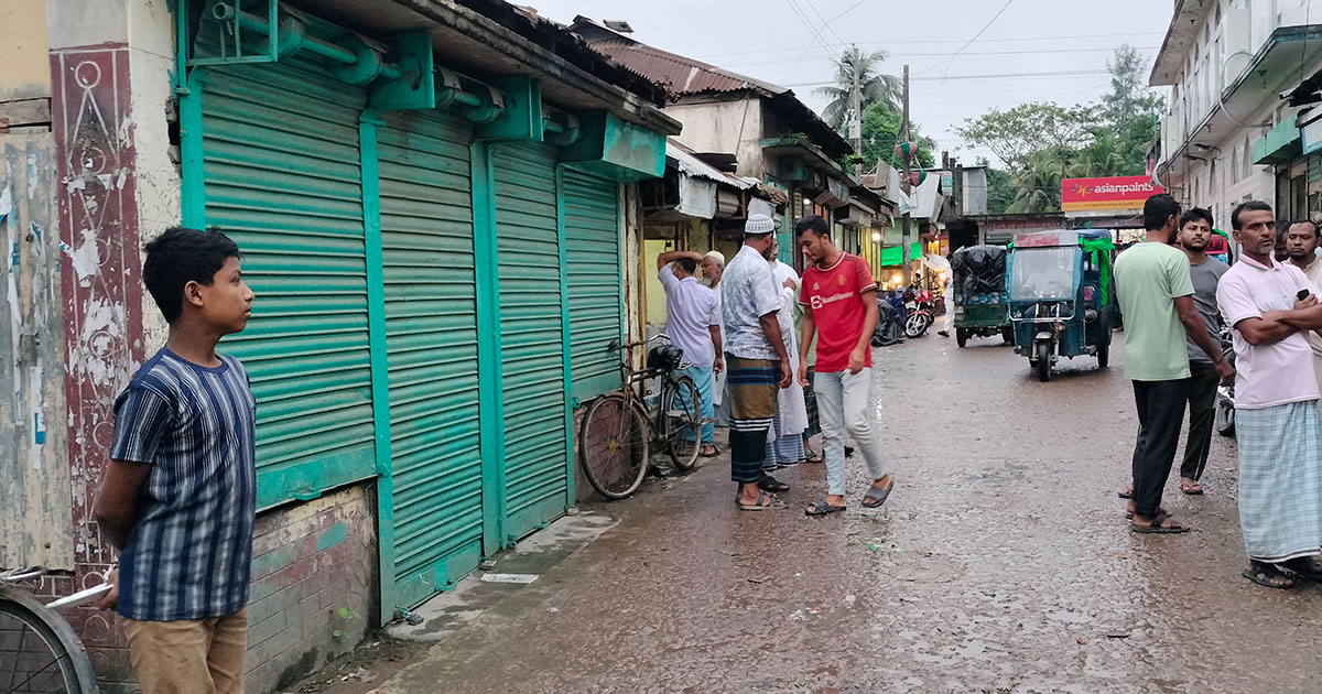সুবর্ণচরে জমি বিরোধে ব্যবসা প্রতিষ্ঠানে তালা দেওয়ার অভিযোগ