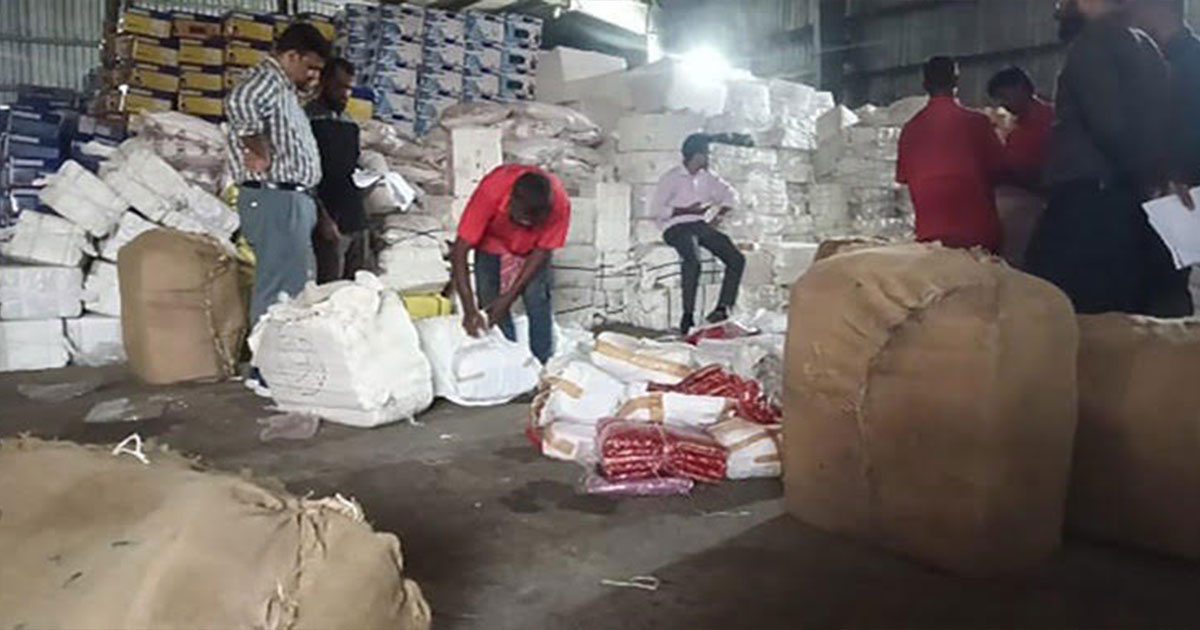 বেনাপোল বন্দরে ‘নিখোঁজ’ ১৯ প্যাকেজ ভারতীয় পণ্য উদ্ধার
