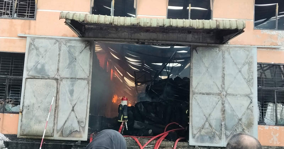 আদমজী ইপিজেডে কাপড়ের গোডাউনে আগুন, ৩ ঘণ্টা পর নিয়ন্ত্রণে