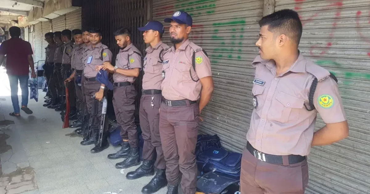 শিক্ষার্থীদের ঘোষিত লংমার্চ ঘিরে সায়েন্সল্যাব এলাকায় নিরাপত্তা জোরদার