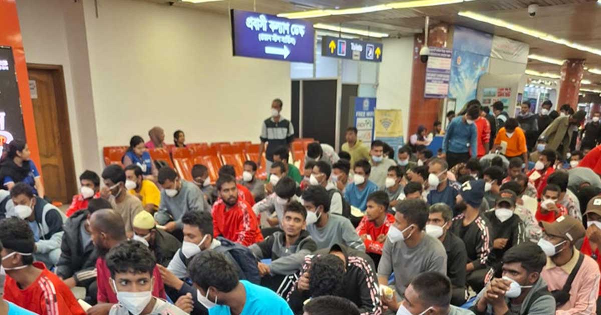 লিবিয়ার বন্দিশালা থেকে দেশে ফিরলেন ১৭১ বাংলাদেশি