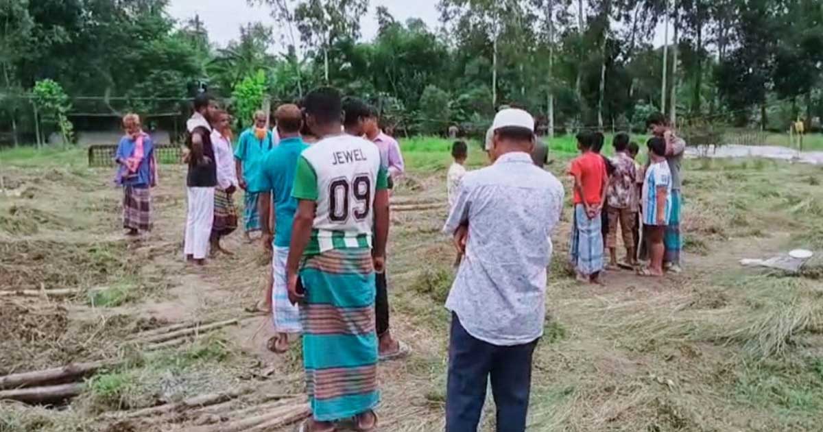 মরে গিয়েও শান্তি নাই, রাত হলেই কবর খুঁড়ে নিয়ে যায় কঙ্কাল