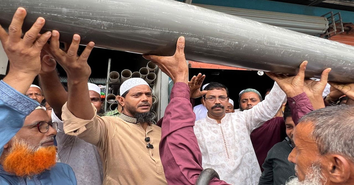 বাউফলে জলাবদ্ধতা নিরসনে ৬০টি পাইপ বিতরণ করলেন এমপি ড. মাসুদ