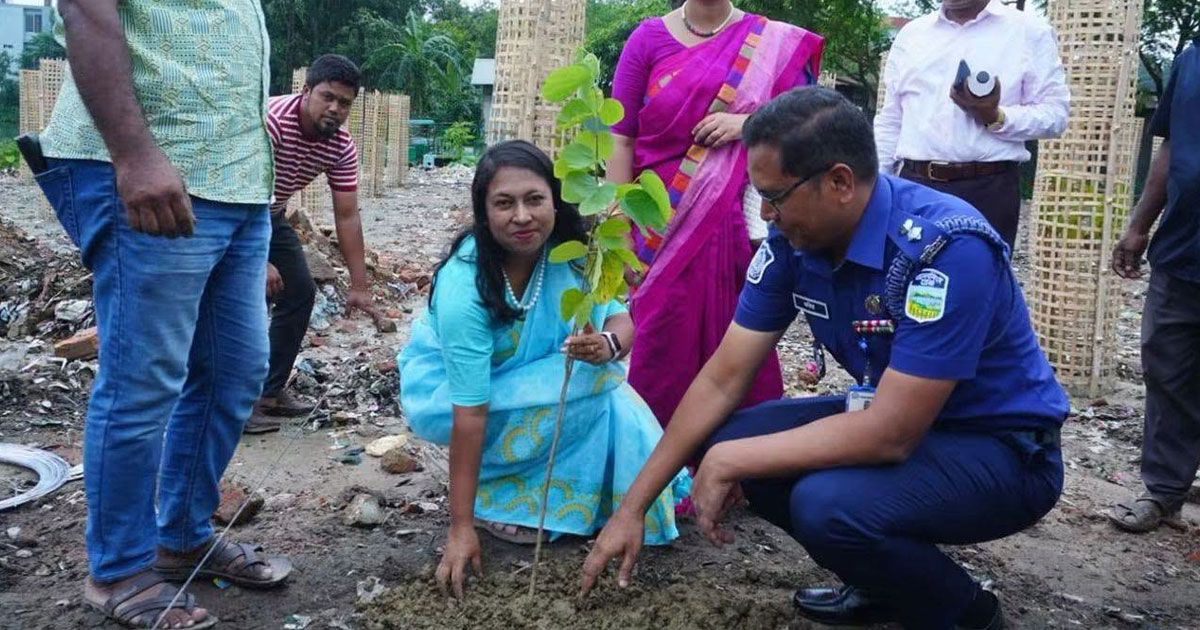 শেরপুরে ‘আকাশলীনা’ পৌর উদ্যানের উদ্বোধন