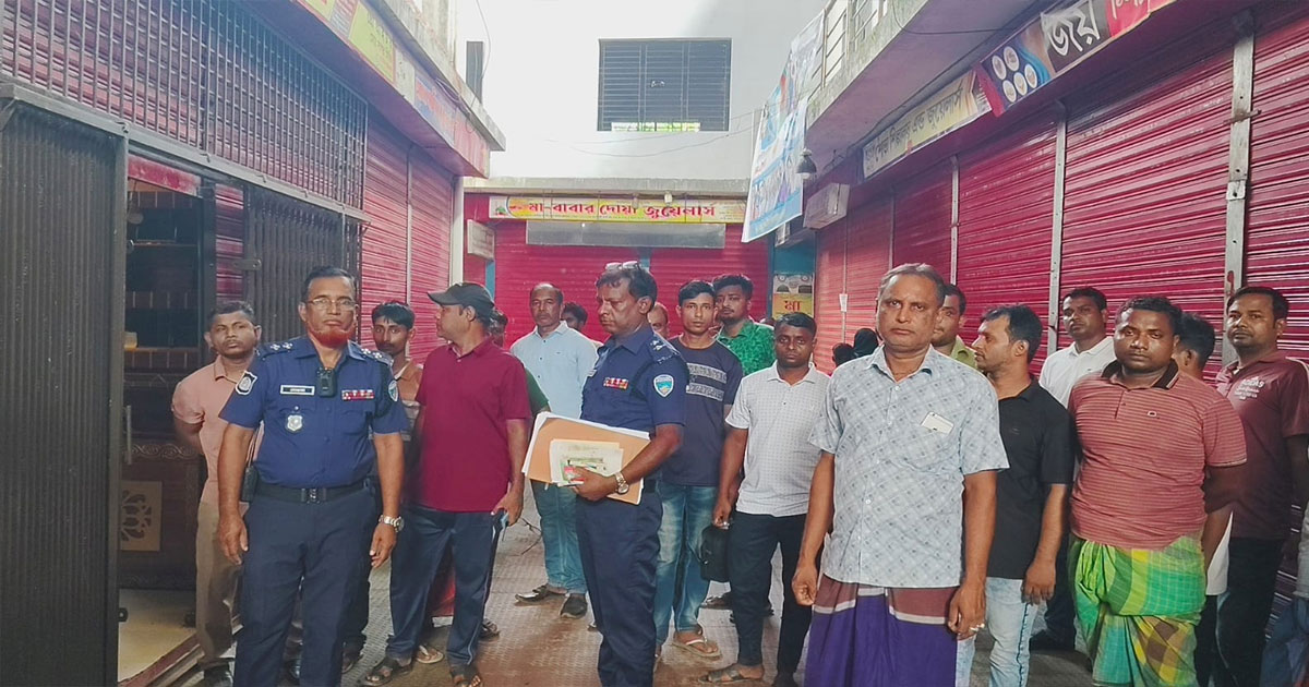 চাঁদপুরে স্বর্ণের দোকান থেকে কারিগরের লাশ উদ্ধার, মৃত্যু নিয়ে রহস্য