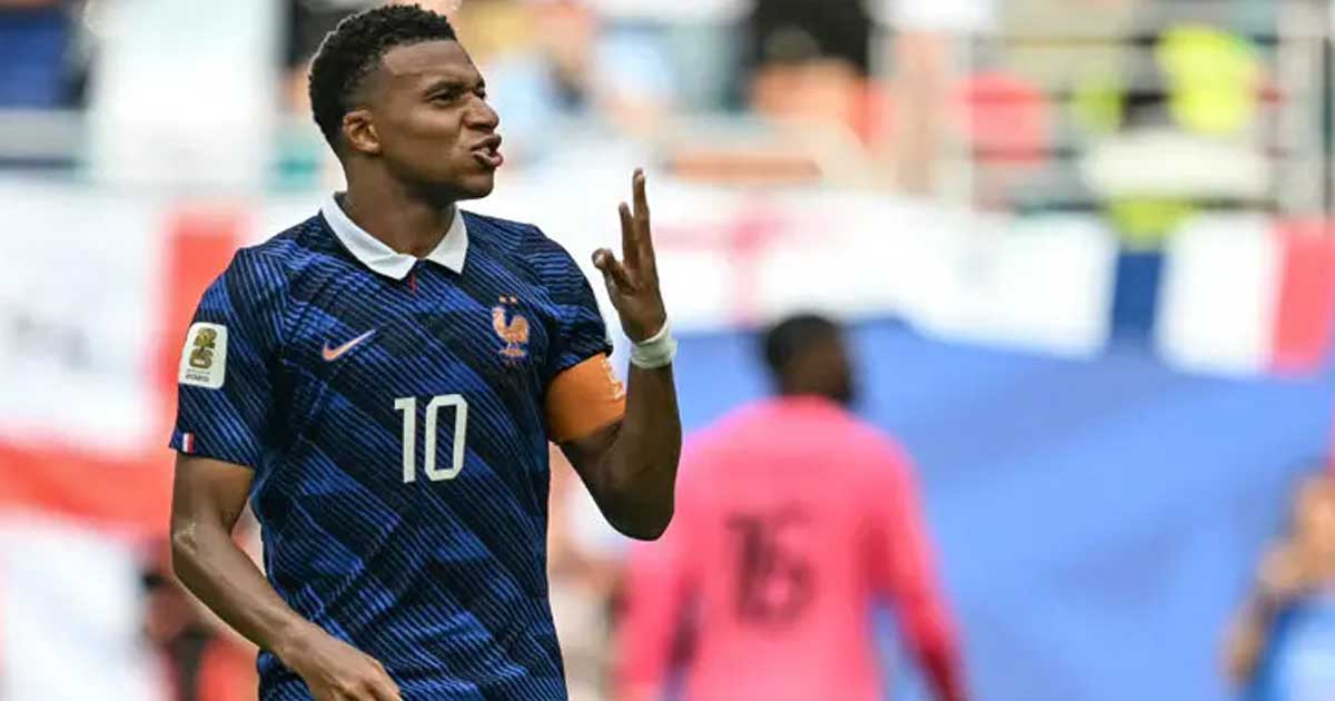 ১০ম গোল করে মেসিকে ছাড়িয়ে গেলেন এমবাপে