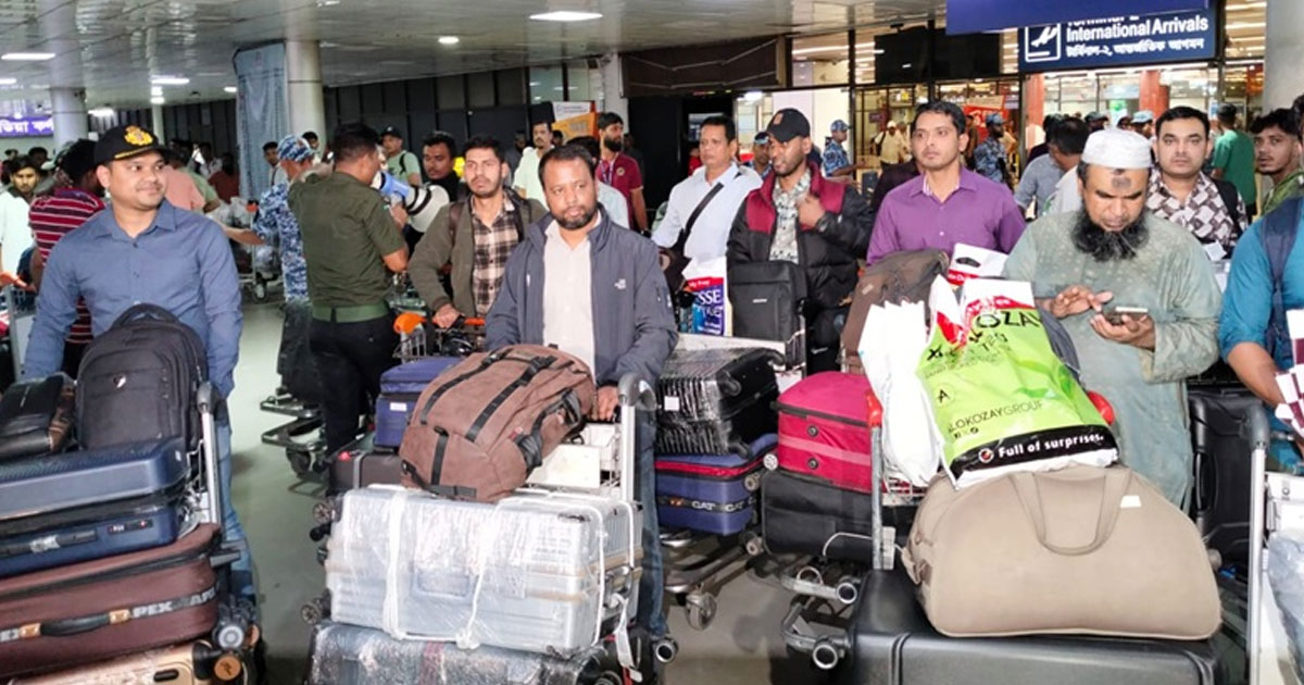 চার মাস পর হরমুজ থেকে ফিরলেন ১৭ বাংলাদেশি নাবিক