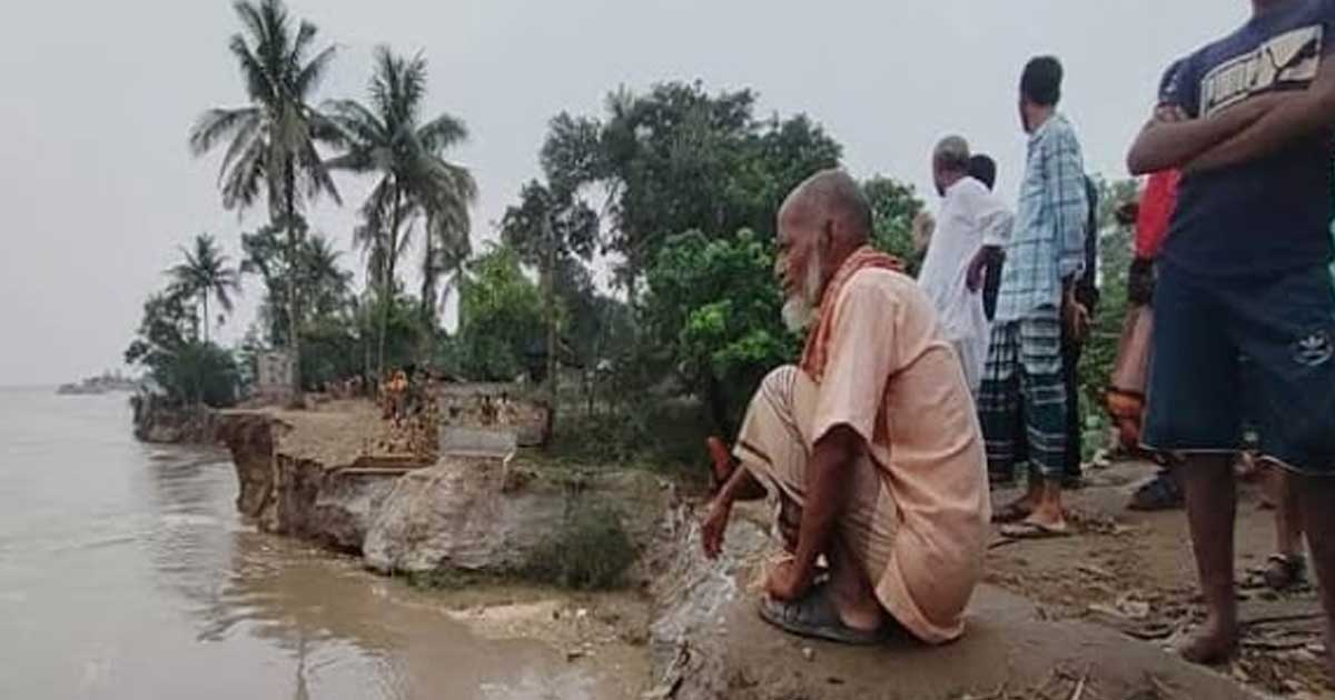 ব্রহ্মপুত্রের তীব্র ভাঙনে হুমকিতে ময়মনসিংহের ৫০০ বছরের পুরোনো সেনেরচর গ্রাম