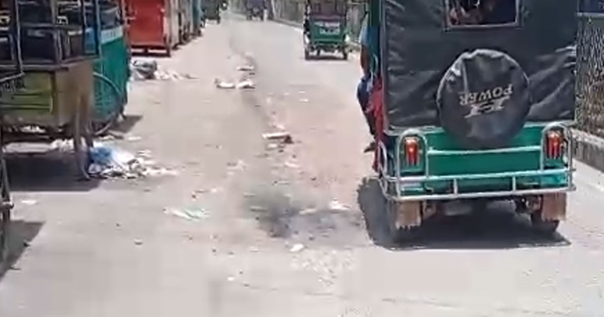 খনাখন্দে নরসিংদীর প্রধান সড়ক, বৃষ্টিতে বাড়ে দুর্ভোগ