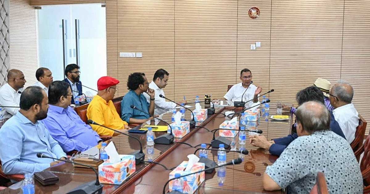 সরকারের ইতিবাচক কাজের পাশাপাশি গঠনমূলক সমালোচনাও তুলে ধরুন: প্রধানমন্ত্রী