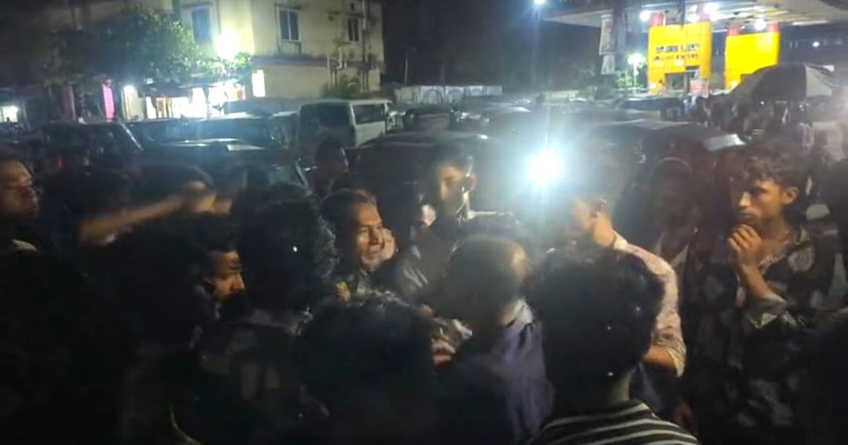 গ্যাস সংকটে লক্ষ্মীপুরে  সড়ক অবরোধ, যানজটে ভোগান্তি