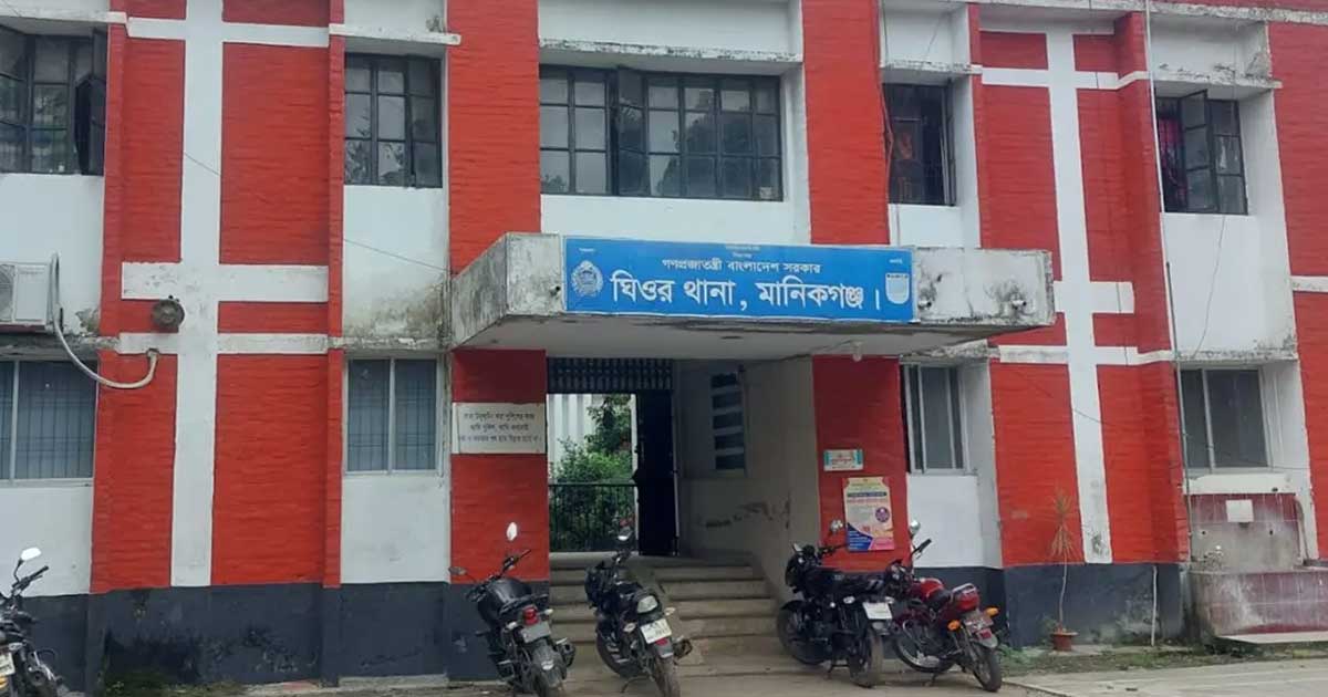 মেয়েকে ধর্ষণের অভিযোগে বাবা আটক