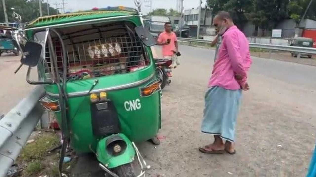 নরসিংদীতে প্রাইভেটকার ও অটোরিকশার মুখোমুখি সংঘর্ষে নিহত ১, আহত ৪