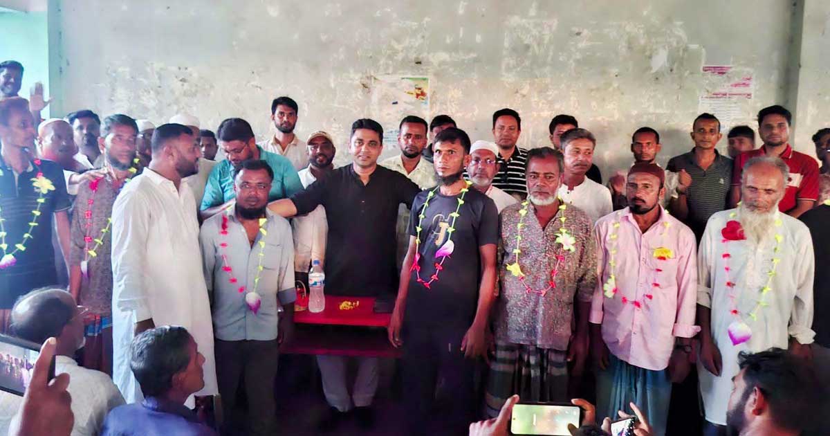 শ্যামনগরে জামায়তের ১৩ নেতাকর্মীর বিএনপিতে যোগদান